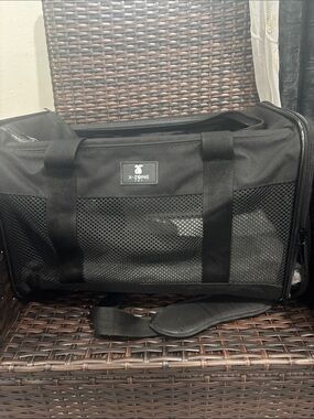 Black Mesh Travel Duffel Bag for dog cat small pets